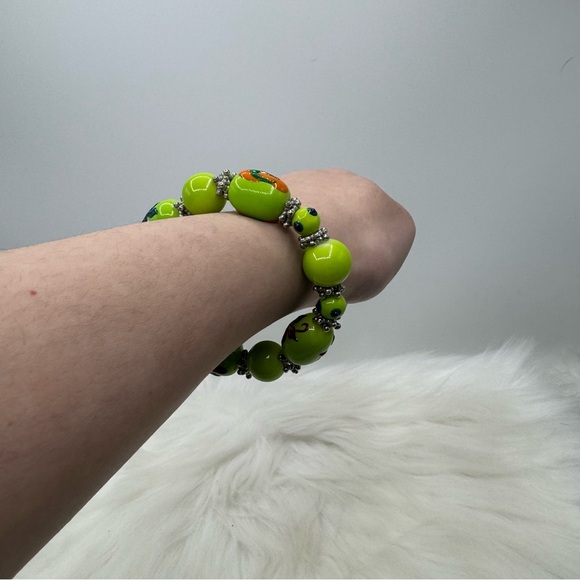 Large Beads Summer Floral Design Beaded  Beach Bracelet in Green - Picture 4 of 5